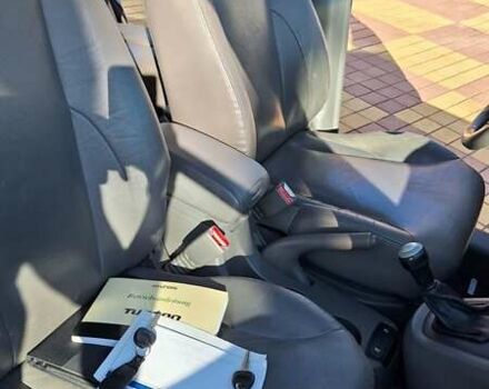 Чорний Хендай Туксон, об'ємом двигуна 1.98 л та пробігом 229 тис. км за 7400 $, фото 10 на Automoto.ua