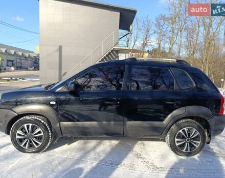 Черный Хендай Туксон, объемом двигателя 1.98 л и пробегом 285 тыс. км за 5600 $, фото 16 на Automoto.ua