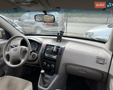 Черный Хендай Туксон, объемом двигателя 2 л и пробегом 211 тыс. км за 4444 $, фото 18 на Automoto.ua