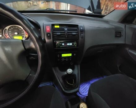 Черный Хендай Туксон, объемом двигателя 1.99 л и пробегом 370 тыс. км за 3300 $, фото 5 на Automoto.ua