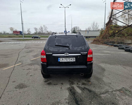 Черный Хендай Туксон, объемом двигателя 2 л и пробегом 170 тыс. км за 6999 $, фото 3 на Automoto.ua