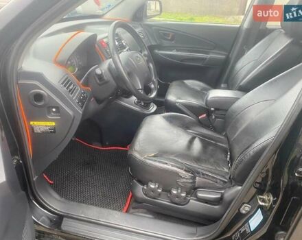 Черный Хендай Туксон, объемом двигателя 2 л и пробегом 190 тыс. км за 7500 $, фото 17 на Automoto.ua