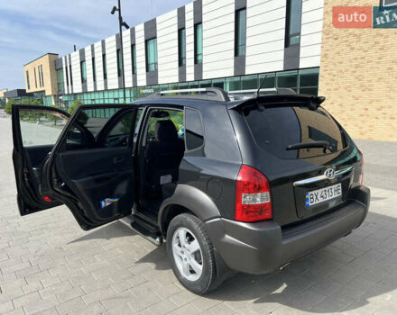 Черный Хендай Туксон, объемом двигателя 2 л и пробегом 255 тыс. км за 6900 $, фото 28 на Automoto.ua