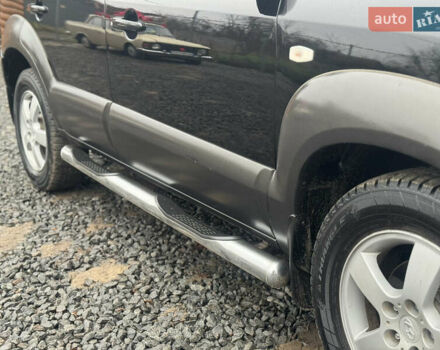 Черный Хендай Туксон, объемом двигателя 2 л и пробегом 257 тыс. км за 6800 $, фото 26 на Automoto.ua