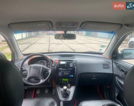 Черный Хендай Туксон, объемом двигателя 2 л и пробегом 190 тыс. км за 7500 $, фото 10 на Automoto.ua