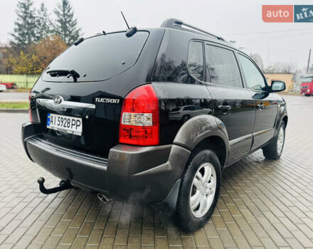 Черный Хендай Туксон, объемом двигателя 1.98 л и пробегом 252 тыс. км за 7300 $, фото 4 на Automoto.ua