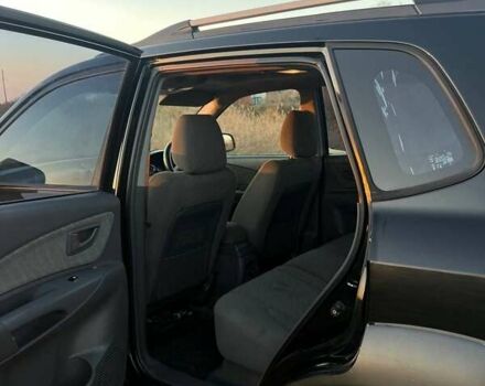 Черный Хендай Туксон, объемом двигателя 1.98 л и пробегом 135 тыс. км за 3950 $, фото 6 на Automoto.ua