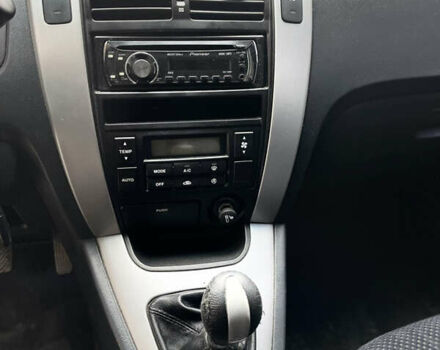 Чорний Хендай Туксон, об'ємом двигуна 1.98 л та пробігом 225 тис. км за 6600 $, фото 13 на Automoto.ua