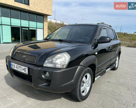 Черный Хендай Туксон, объемом двигателя 2 л и пробегом 255 тыс. км за 6900 $, фото 2 на Automoto.ua