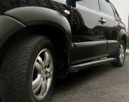 Чорний Хендай Туксон, об'ємом двигуна 1.98 л та пробігом 225 тис. км за 6600 $, фото 4 на Automoto.ua