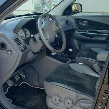 Хендай Туксон 2005 в Харькове на Automoto.ua Черный Хендай Туксон, объемом двигателя 1.98 л и пробегом 173 тыс. км за 8000 $, фото 18 на Automoto.ua