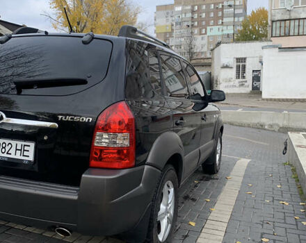 Черный Хендай Туксон, объемом двигателя 2 л и пробегом 219 тыс. км за 8400 $, фото 5 на Automoto.ua