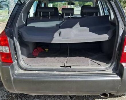 Черный Хендай Туксон, объемом двигателя 1.98 л и пробегом 193 тыс. км за 8000 $, фото 8 на Automoto.ua