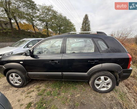 Черный Хендай Туксон, объемом двигателя 2 л и пробегом 211 тыс. км за 4444 $, фото 6 на Automoto.ua