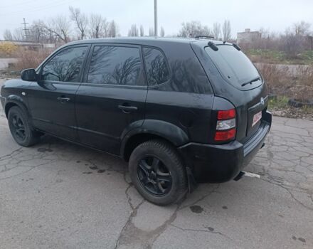 Черный Хендай Туксон, объемом двигателя 2 л и пробегом 293 тыс. км за 4300 $, фото 2 на Automoto.ua