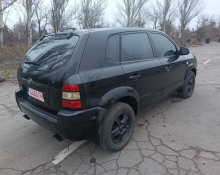 Черный Хендай Туксон, объемом двигателя 2 л и пробегом 293 тыс. км за 4300 $, фото 3 на Automoto.ua