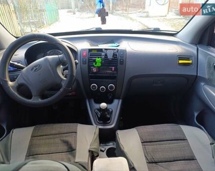 Черный Хендай Туксон, объемом двигателя 1.98 л и пробегом 285 тыс. км за 5600 $, фото 27 на Automoto.ua