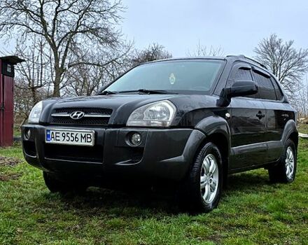 Черный Хендай Туксон, объемом двигателя 2 л и пробегом 240 тыс. км за 5500 $, фото 7 на Automoto.ua