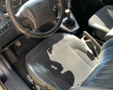 Черный Хендай Туксон, объемом двигателя 2 л и пробегом 219 тыс. км за 8400 $, фото 17 на Automoto.ua