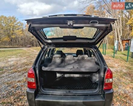 Хендай Туксон 2005 в Харькове на Automoto.ua Черный Хендай Туксон, объемом двигателя 1.98 л и пробегом 192 тыс. км за 7200 $, фото 6 на Automoto.ua