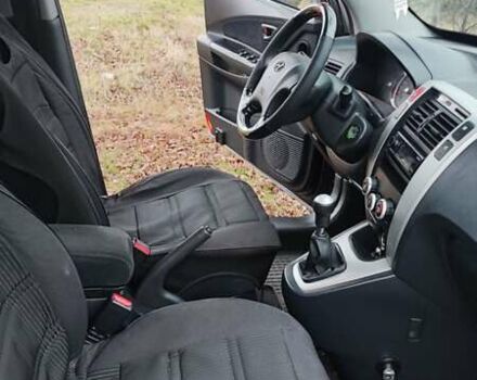 Черный Хендай Туксон, объемом двигателя 2 л и пробегом 284 тыс. км за 4700 $, фото 12 на Automoto.ua