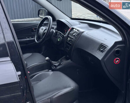 Хендай Туксон 2005 у Полтаві на Automoto.ua Чорний Хендай Туксон, об'ємом двигуна 1.98 л та пробігом 175 тис. км за 7700 $, фото 12 на Automoto.ua