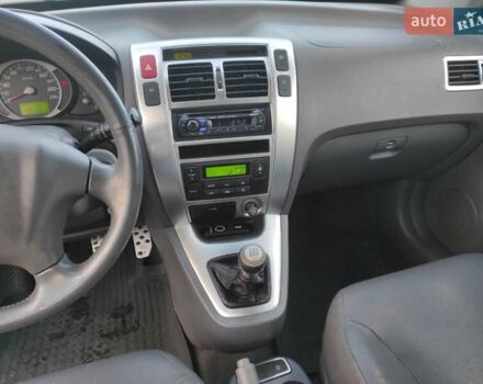 Черный Хендай Туксон, объемом двигателя 2 л и пробегом 208 тыс. км за 6950 $, фото 22 на Automoto.ua