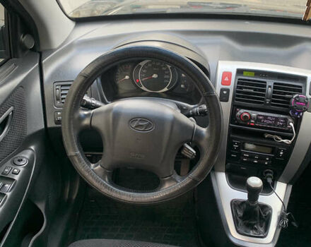 Черный Хендай Туксон, объемом двигателя 2 л и пробегом 219 тыс. км за 8400 $, фото 15 на Automoto.ua