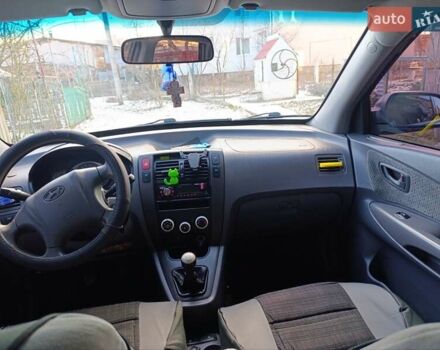 Черный Хендай Туксон, объемом двигателя 1.98 л и пробегом 285 тыс. км за 5600 $, фото 28 на Automoto.ua