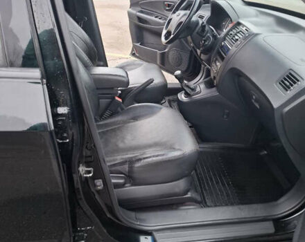 Черный Хендай Туксон, объемом двигателя 2 л и пробегом 170 тыс. км за 6999 $, фото 8 на Automoto.ua