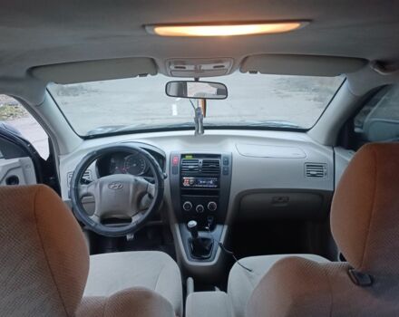 Черный Хендай Туксон, объемом двигателя 2 л и пробегом 293 тыс. км за 4300 $, фото 8 на Automoto.ua