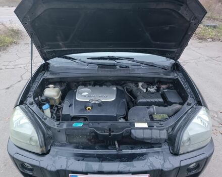 Черный Хендай Туксон, объемом двигателя 2 л и пробегом 293 тыс. км за 4300 $, фото 7 на Automoto.ua