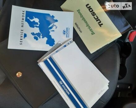 Чорний Хендай Туксон, об'ємом двигуна 2 л та пробігом 257 тис. км за 7200 $, фото 20 на Automoto.ua