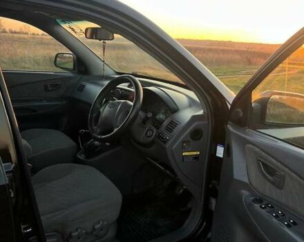 Черный Хендай Туксон, объемом двигателя 1.98 л и пробегом 135 тыс. км за 3950 $, фото 3 на Automoto.ua