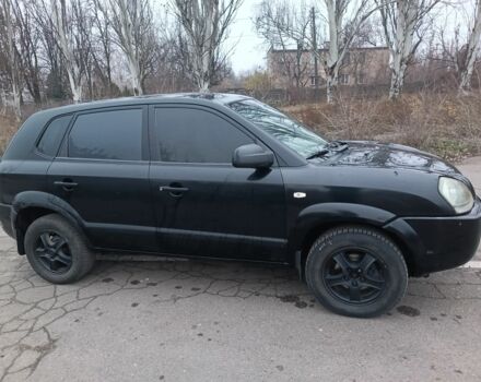 Черный Хендай Туксон, объемом двигателя 2 л и пробегом 293 тыс. км за 4300 $, фото 1 на Automoto.ua