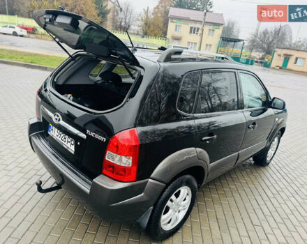 Черный Хендай Туксон, объемом двигателя 1.98 л и пробегом 252 тыс. км за 7300 $, фото 9 на Automoto.ua