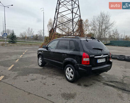 Черный Хендай Туксон, объемом двигателя 2 л и пробегом 170 тыс. км за 6999 $, фото 2 на Automoto.ua