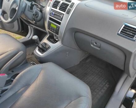 Черный Хендай Туксон, объемом двигателя 2 л и пробегом 208 тыс. км за 6950 $, фото 26 на Automoto.ua