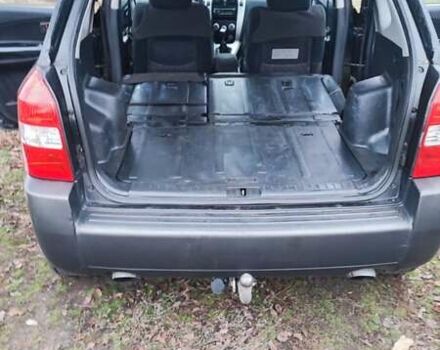 Черный Хендай Туксон, объемом двигателя 2 л и пробегом 284 тыс. км за 4700 $, фото 9 на Automoto.ua