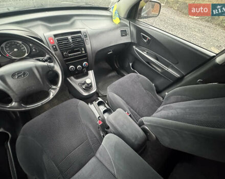 Черный Хендай Туксон, объемом двигателя 2 л и пробегом 257 тыс. км за 6800 $, фото 33 на Automoto.ua