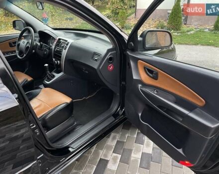 Хендай Туксон 2005 у Хороле на Automoto.ua Чорний Хендай Туксон, об'ємом двигуна 2 л та пробігом 163 тис. км за 7700 $, фото 7 на Automoto.ua