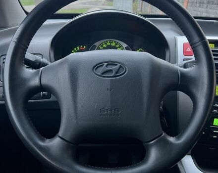 Черный Хендай Туксон, объемом двигателя 2 л и пробегом 220 тыс. км за 7200 $, фото 20 на Automoto.ua