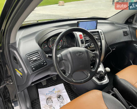 Черный Хендай Туксон, объемом двигателя 2 л и пробегом 216 тыс. км за 7500 $, фото 18 на Automoto.ua