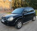 Черный Хендай Туксон, объемом двигателя 2 л и пробегом 235 тыс. км за 6700 $, фото 2 на Automoto.ua