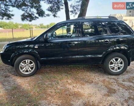 Черный Хендай Туксон, объемом двигателя 1.98 л и пробегом 279 тыс. км за 7800 $, фото 1 на Automoto.ua