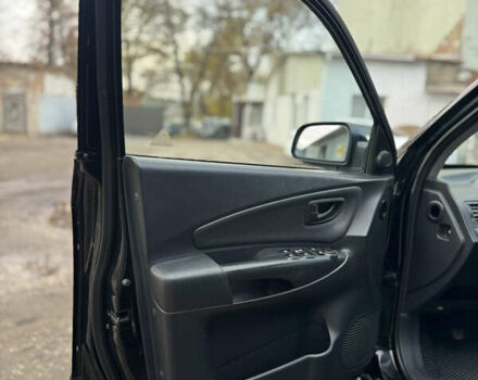 Черный Хендай Туксон, объемом двигателя 1.98 л и пробегом 198 тыс. км за 7500 $, фото 8 на Automoto.ua