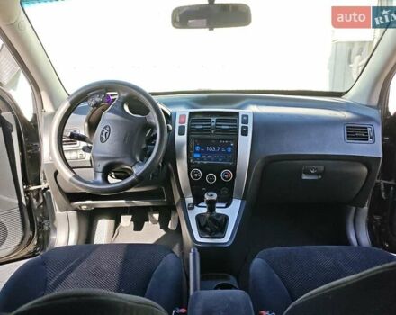 Черный Хендай Туксон, объемом двигателя 2 л и пробегом 247 тыс. км за 6300 $, фото 3 на Automoto.ua