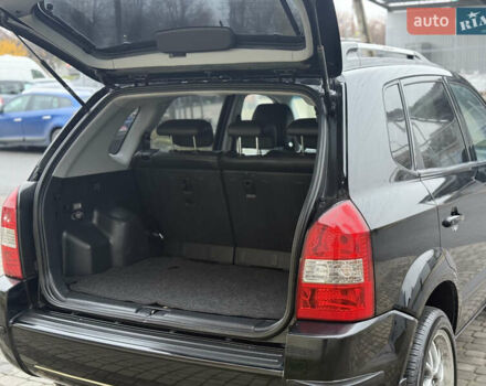 Черный Хендай Туксон, объемом двигателя 1.98 л и пробегом 231 тыс. км за 7750 $, фото 13 на Automoto.ua