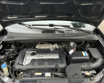 Черный Хендай Туксон, объемом двигателя 2 л и пробегом 209 тыс. км за 7800 $, фото 13 на Automoto.ua