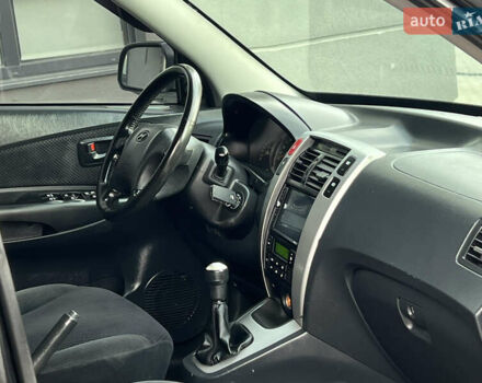 Хендай Туксон 2006 у Тернополі на Automoto.ua Чорний Хендай Туксон, об'ємом двигуна 2 л та пробігом 240 тис. км за 6699 $, фото 40 на Automoto.ua